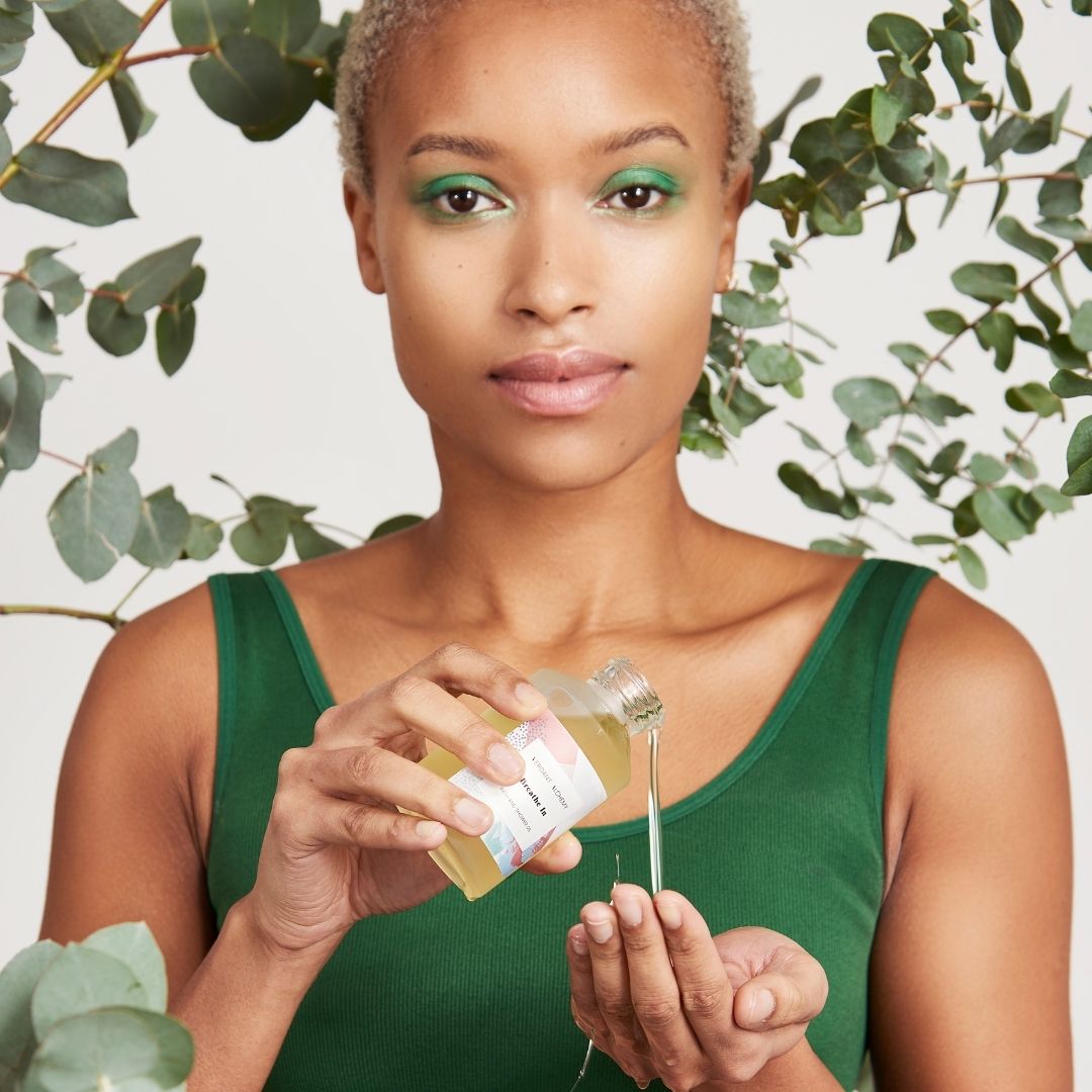 Model holding Breathe In Bath & Shower Oil